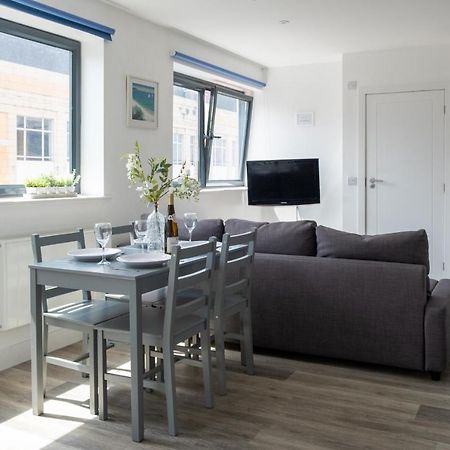 Modern One Bedroom Apartment In Town Centre & 4 Min To The Beach Борнмут Экстерьер фото
