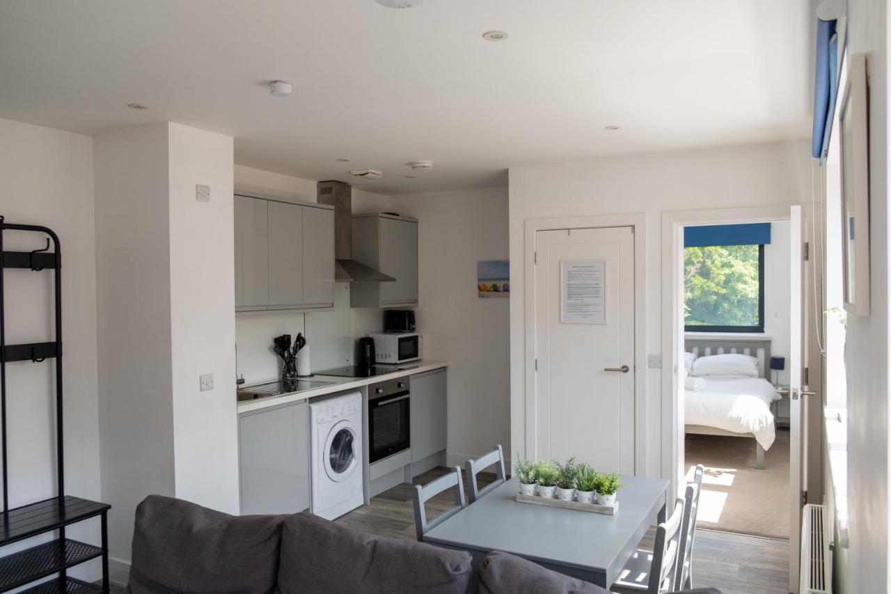 Modern One Bedroom Apartment In Town Centre & 4 Min To The Beach Борнмут Экстерьер фото