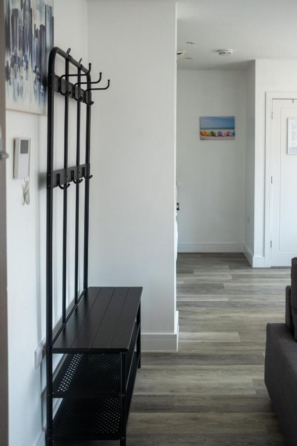 Modern One Bedroom Apartment In Town Centre & 4 Min To The Beach Борнмут Экстерьер фото
