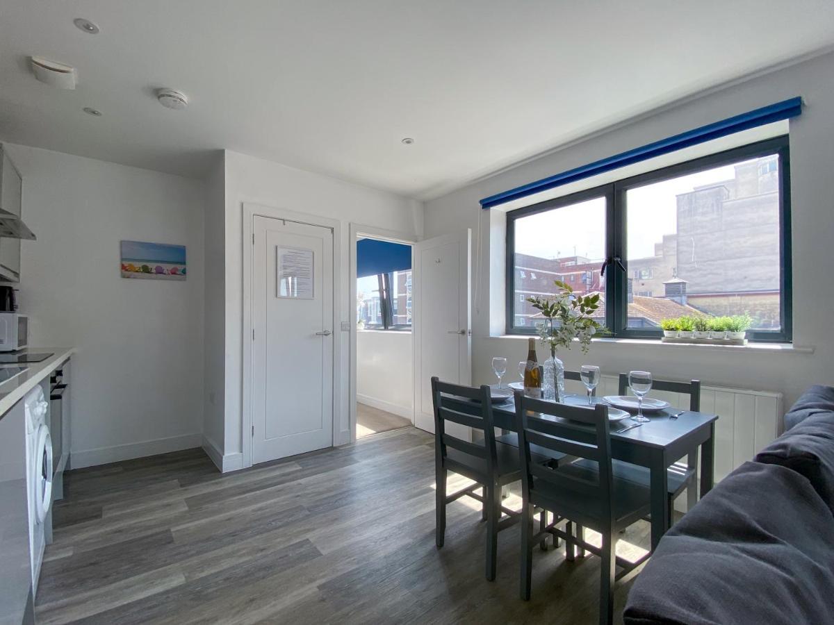Modern One Bedroom Apartment In Town Centre & 4 Min To The Beach Борнмут Экстерьер фото